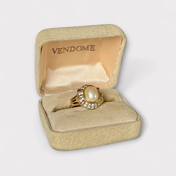 Vintage Vendome Crystal Faux Pearl Ring, Jewelry, Goldtone, Size 8 - Picture 8 of 8